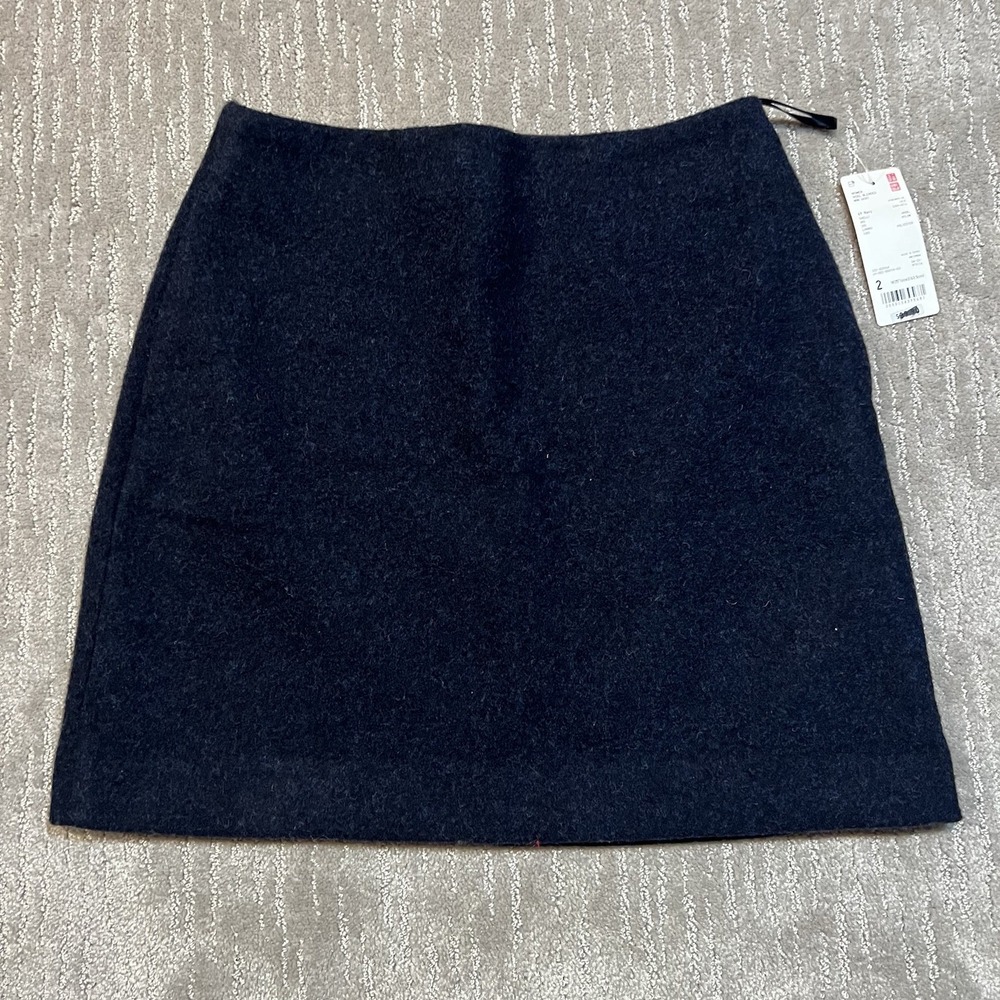 Wool Blend Size 2 Uniqlo mini skirt w pockets in navy blue
